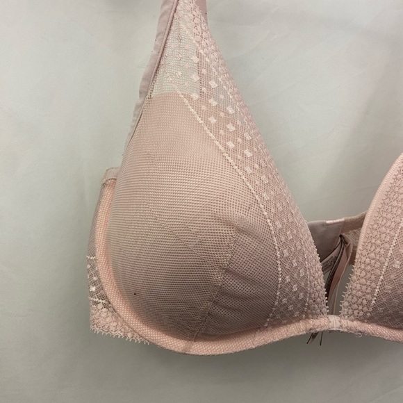 Victoria’s Secret Incredible 36DD Bra Light Pink - Picture 2 of 12